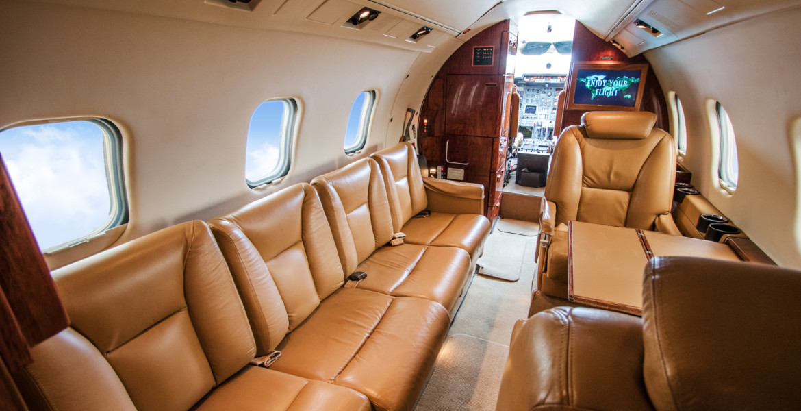 jet Bombardier Learjet 55